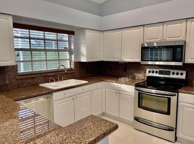 1103 Lake Breeze Dr in Wellington, FL - Building Photo - Building Photo