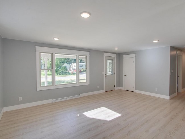 1865 Maple Dr in Traverse City, MI - Foto de edificio - Building Photo