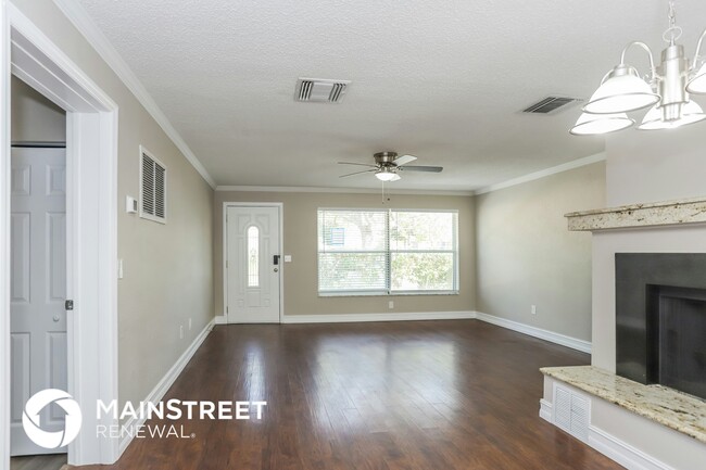 240 Twin Lake Dr in Belleair Bluffs, FL - Building Photo - Building Photo