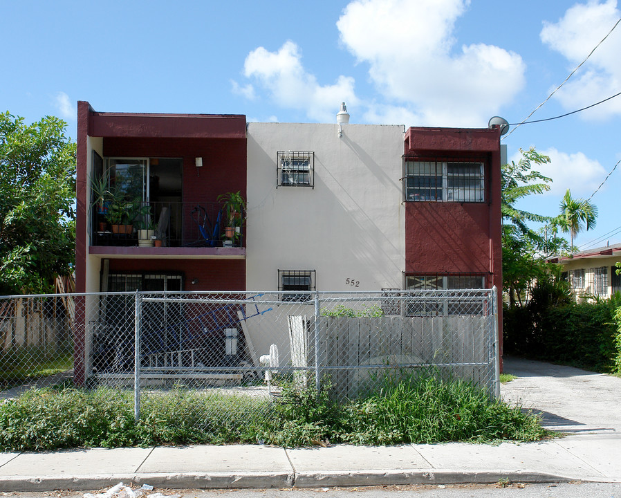 552 SW 3rd St in Miami, FL - Building Photo