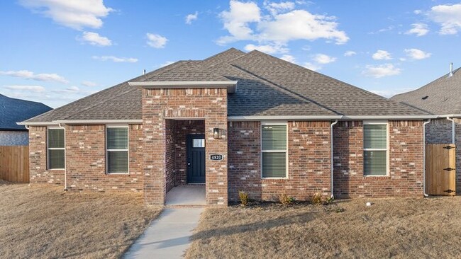 4820 W Aurora St in Fayetteville, AR - Foto de edificio - Building Photo