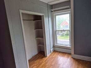 227 Douglas Ave in Kalamazoo, MI - Building Photo - Building Photo