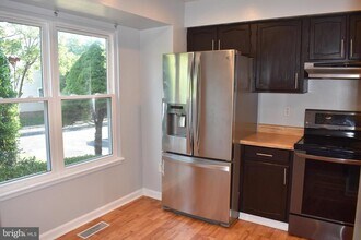 12 Swiss Ct in Germantown, MD - Building Photo - Building Photo