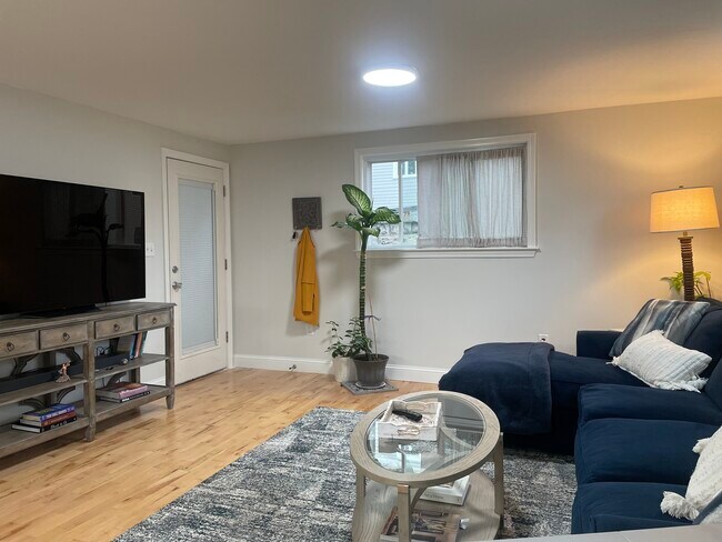 153 Charles St, Unit 1 in Cambridge, MA - Building Photo - Building Photo