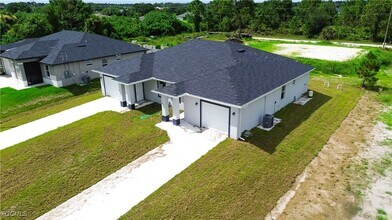 873 Duplex St E in Lehigh Acres, FL - Building Photo - Building Photo