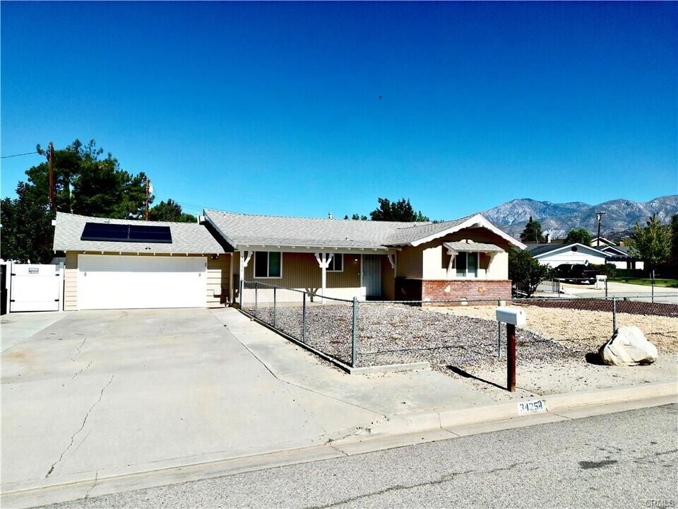 34254 Rosemont Dr in Yucaipa, CA - Building Photo