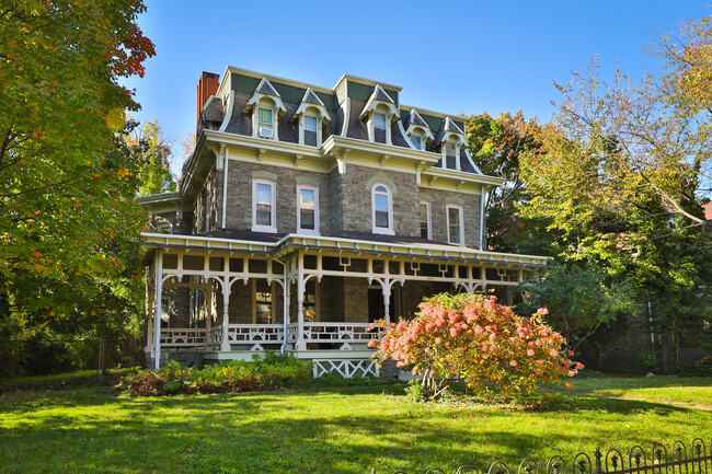 5442 Wayne Ave in Philadelphia, PA - Building Photo - Primary Photo