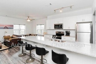 804 Riverfront Pkwy in Chattanooga, TN - Building Photo