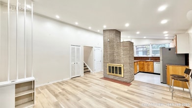 4 Benfrisco Cres in Toronto, ON - Building Photo - Building Photo