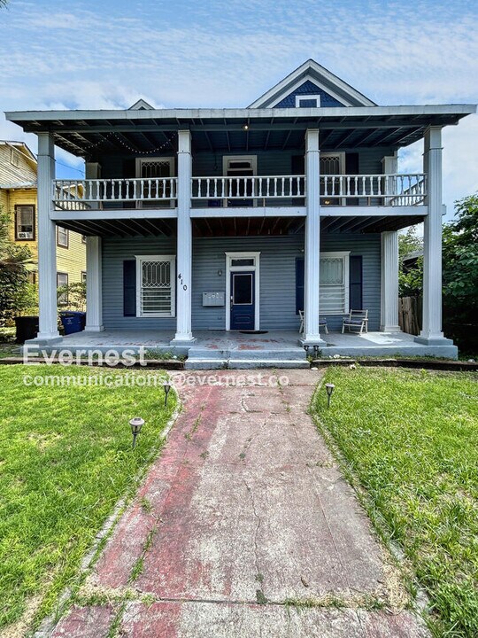 410 E Carson St in San Antonio, TX - Building Photo