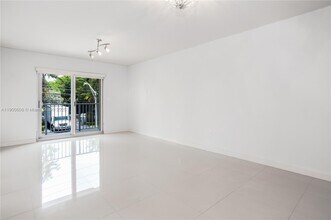 1674 Bay Rd in Miami Beach, FL - Building Photo - Building Photo