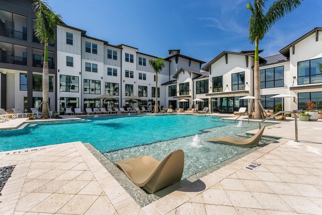 Row Waterside in Sarasota, FL - Foto de edificio