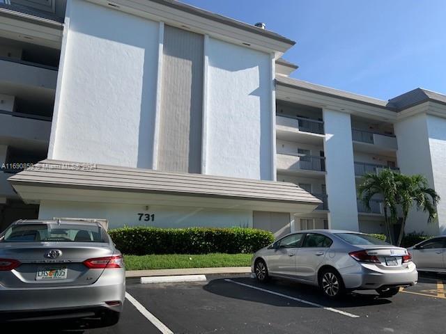 731 N Pine Island Rd in Plantation, FL - Building Photo