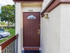 11202 Taft St in Pembroke Pines, FL - Building Photo - Building Photo