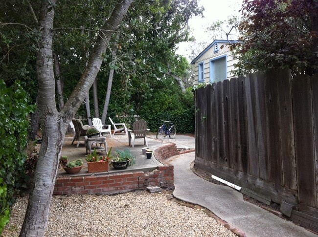 32 Vía Ventura in Monterey, CA - Building Photo - Building Photo