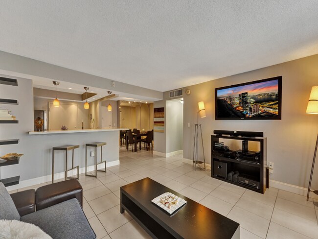 1658 Bay Rd in Miami Beach, FL - Building Photo - Building Photo