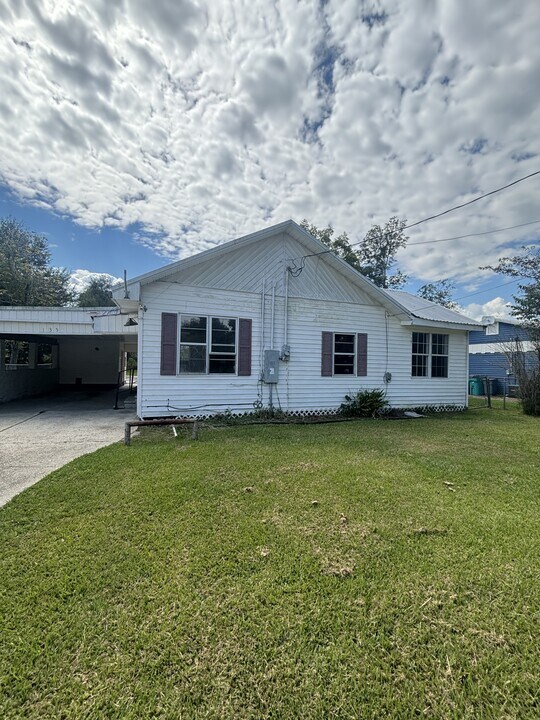 135 Dandurand St in Cankton, LA - Building Photo