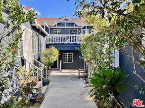 656 N Dillon St in Los Angeles, CA - Building Photo - Building Photo