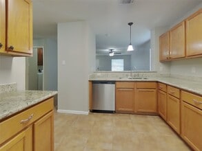 21918 Willow Shade Ln in Tomball, TX - Building Photo - Building Photo