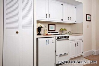 1223 Beacon St, Unit 414 in Brookline, MA - Building Photo - Building Photo