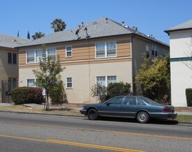 1221 S Fairfax Ave in Los Angeles, CA - Building Photo - Building Photo