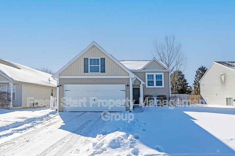 121 Foxtail Dr in Ionia, MI - Building Photo