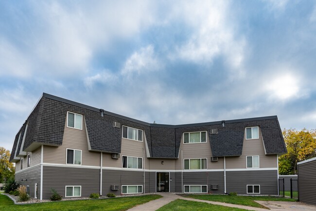 Summerfield in Fargo, ND - Foto de edificio - Building Photo