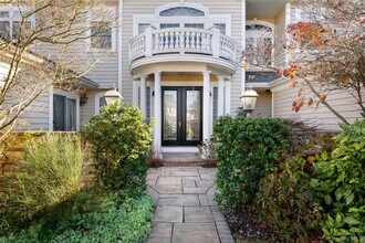 19 Hamlet Woods Dr in Saint James, NY - Building Photo - Building Photo