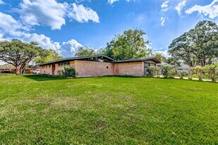 5519 Burlinghall Dr in Houston, TX - Building Photo