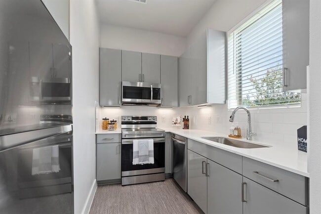 property at 476 Suffield Dr