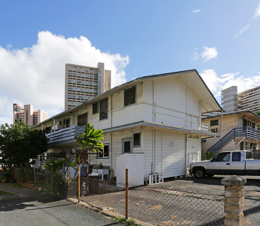 615 Isenberg St in Honolulu, HI - Building Photo