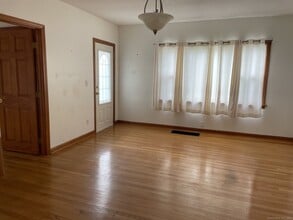 32 Rourke Ave in Southington, CT - Building Photo - Building Photo