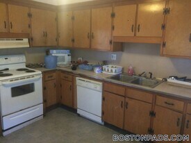 193 Mt Auburn St in Cambridge, MA - Building Photo