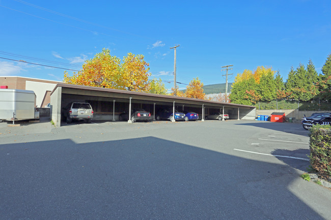 Lynn Park Manor in North Vancouver, BC - Building Photo - Building Photo