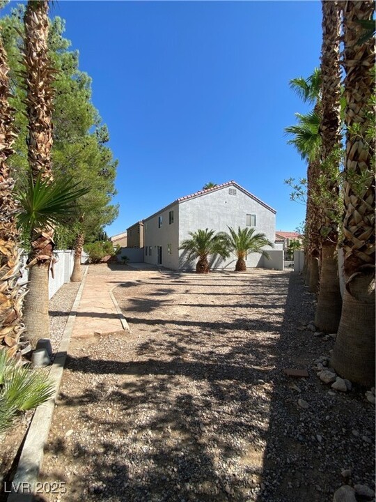1721 Broadmere St in Las Vegas, NV - Building Photo