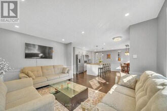 4 Lisa Ct in Hamilton, ON - Building Photo - Building Photo