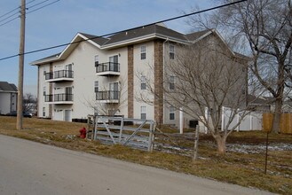 Creekside Village in Grain Valley, MO - Building Photo - Building Photo