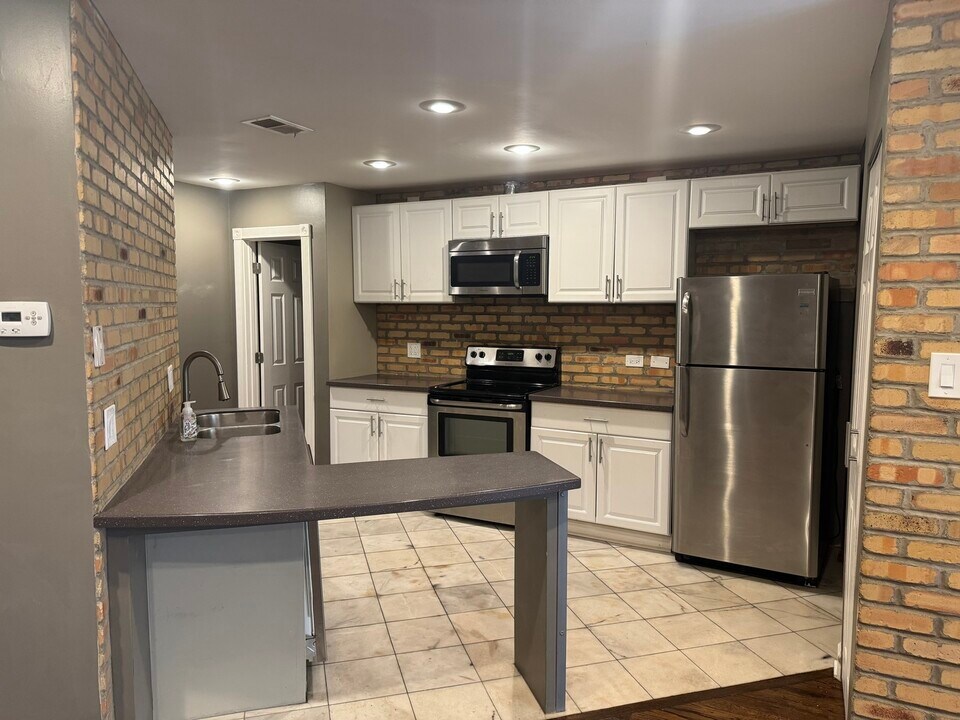 1233 Wyndham Ct in Palatine, IL - Foto de edificio