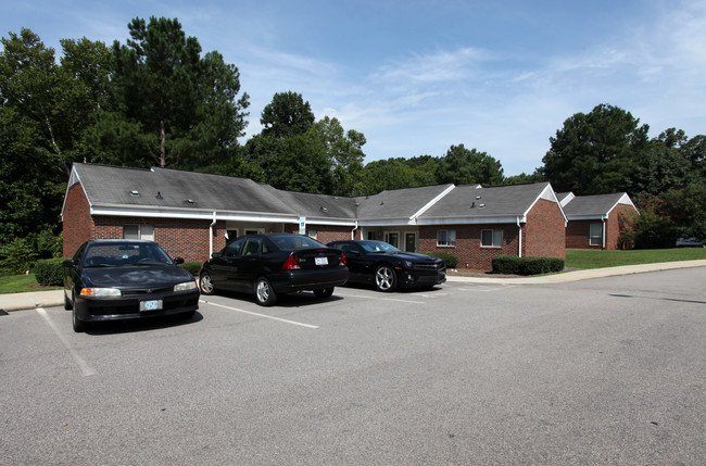 Walnut Grove Apartments in Pittsboro, NC - Building Photo - Building Photo