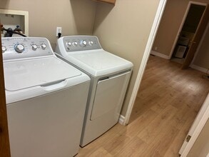 93524 Easy Ln in Coos Bay, OR - Foto de edificio - Building Photo