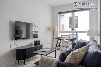 511 S Harbor Blvd, Unit FL5-ID1317 in Los Angeles, CA - Building Photo - Building Photo