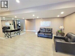 99 Donn Ave in Hamilton, ON - Building Photo - Building Photo