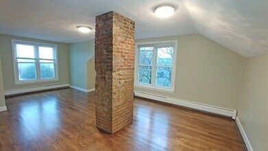 136 Walnut St, Unit 2 in Somerville, MA - Building Photo - Building Photo