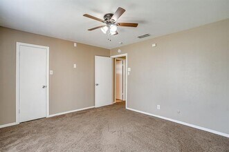 1060 S Burleson Blvd in Burleson, TX - Building Photo - Building Photo
