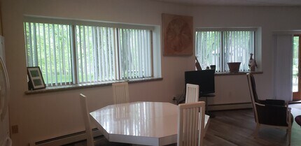 10 Andrew Dr in Monroe Township, NJ - Building Photo - Building Photo