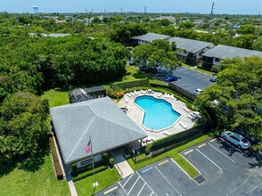 588 Trace Cir in Deerfield Beach, FL - Building Photo - Building Photo