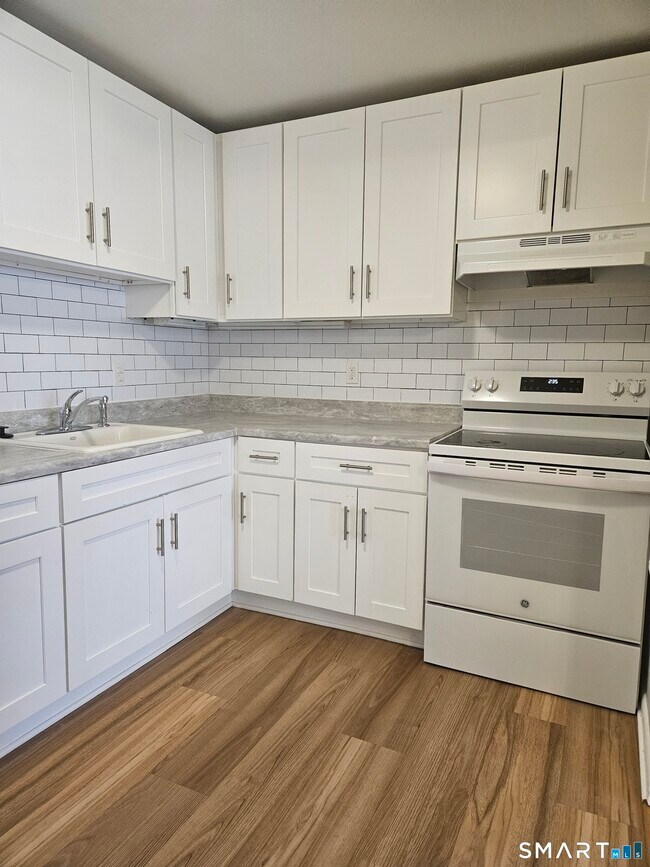 131 Milford St Ext in Plainville, CT - Building Photo - Building Photo