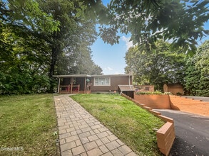 209 Ottawa St in Lake George, NY - Building Photo - Building Photo