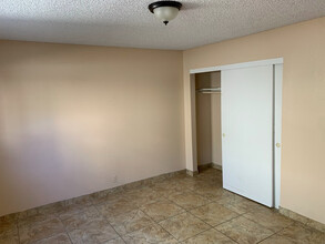 11644 Bellflower Blvd in Downey, CA - Building Photo - Building Photo