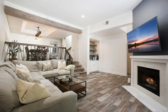 18755 Hatteras St in Tarzana, CA - Building Photo - Building Photo